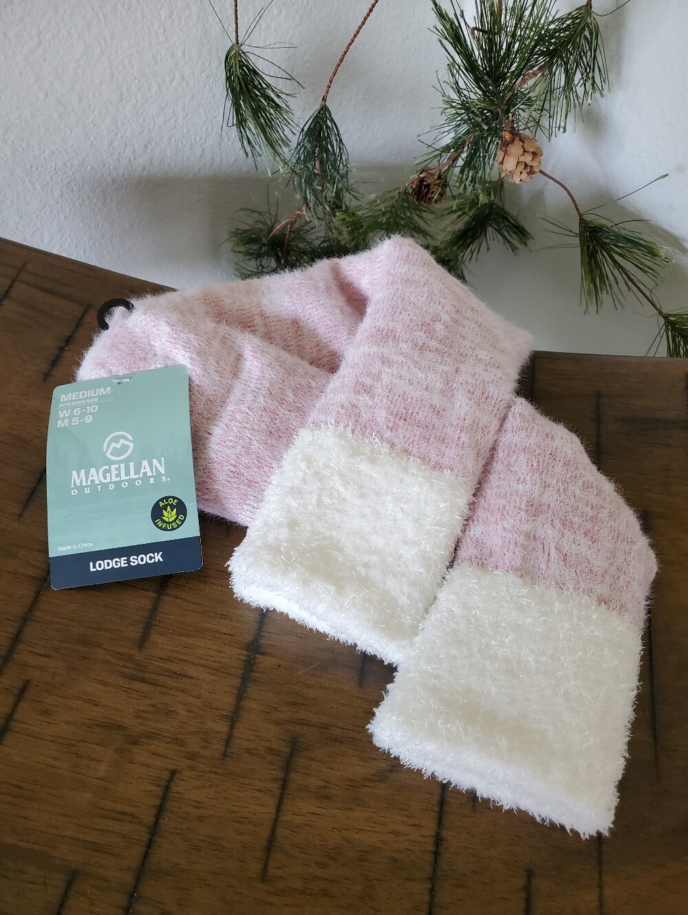 Magellan Outdoors Aloe Infused Lodge Socks Pink White Fuzzy Cozy NWT